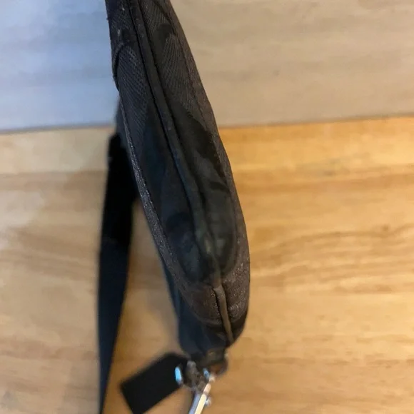 Vintage Stylish Coach Grey Black C Logo Leather Tag - Picture 15 of 15